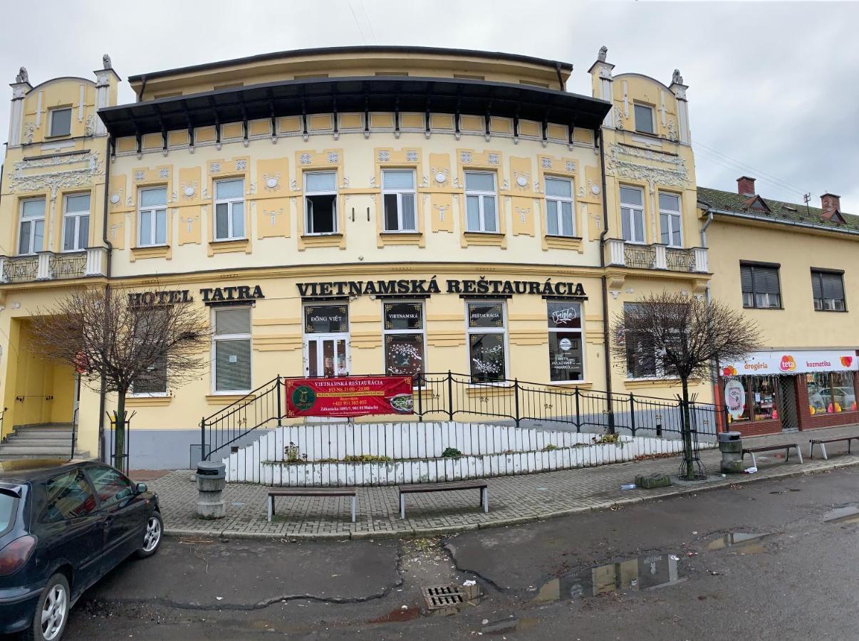Hotel Tatra Malacky Exteriör bild